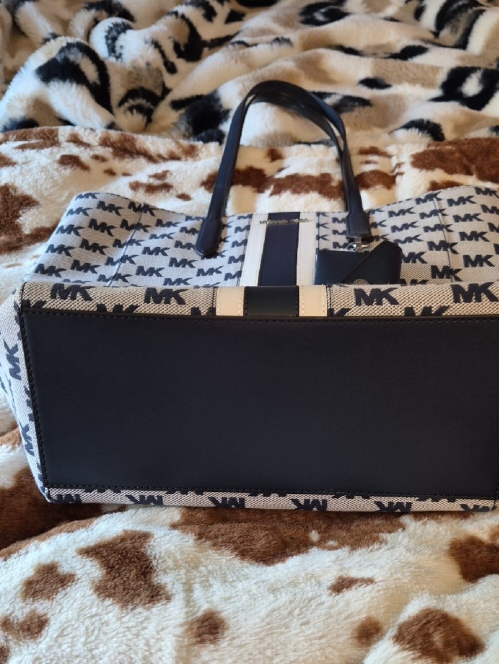 Michael Kors Vincent Navy and White Logo Stripe Tote - Picture 4 of 7